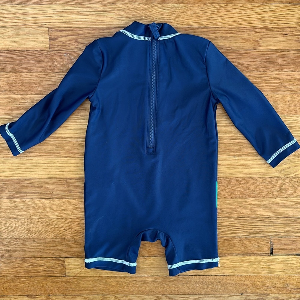 Carter’s 1-Piece Rashguard 🐊 - Picture 2 of 2